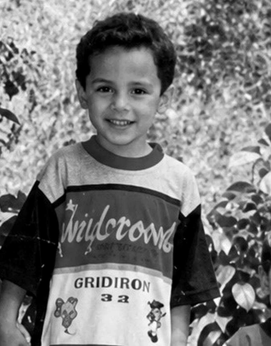 Samuel Rodrigues de niño, cinco años, en una foto en blanco y negro